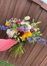 Load image into Gallery viewer, Designers Choice Bouquet
